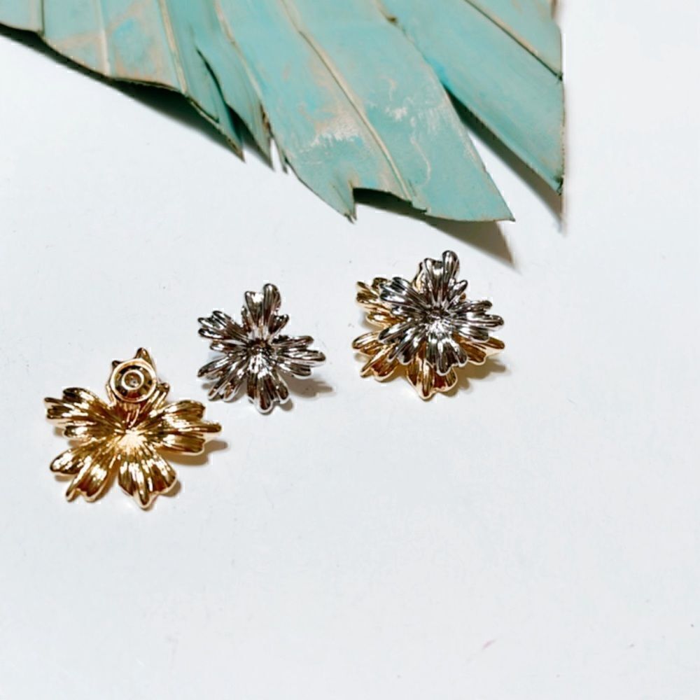 Flower stud earrings #209 - Picture 3 of 5